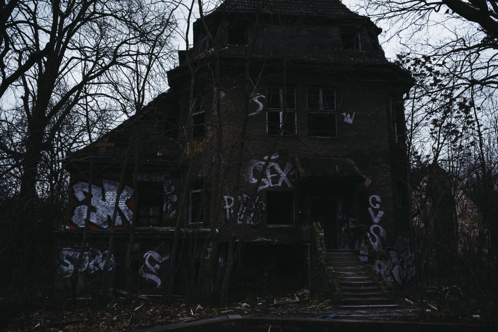 Z² – Zahn und Zieger unterwegs | Kinderkrankenhaus Weißensee | Berlin | Ruine vom Säuglings- und Kinderkrankenhaus | Foto: René Zieger | GROSS∆RTIG