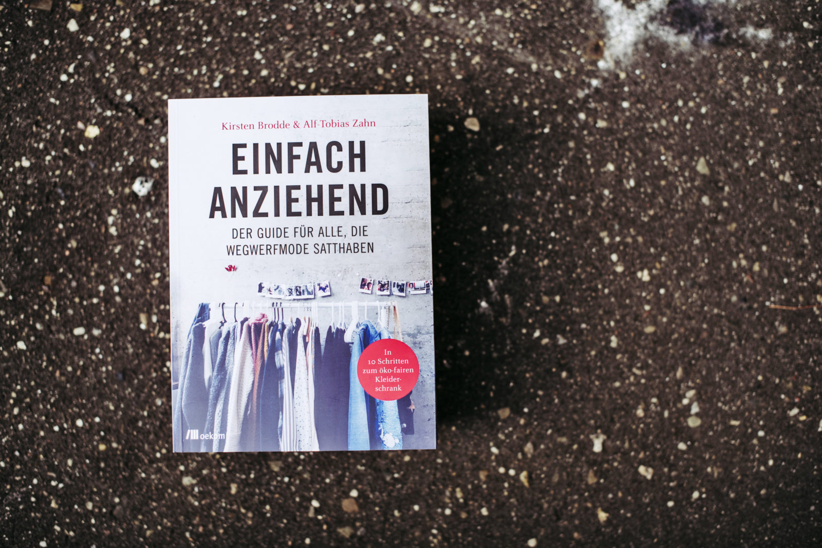 »Einfach anziehend« | dein Moderatgeber von Kirsten Brodde und Alf-Tobias Zahn, wenn du Wegwerfmode satthast | GROSS∆RTIG